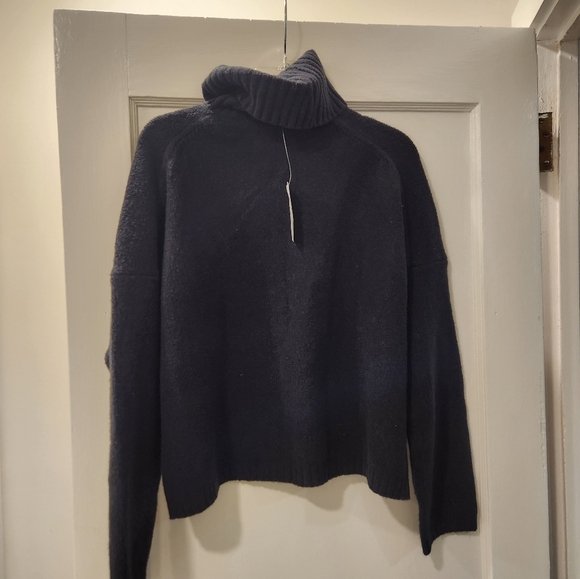 NWT Woman's Abacrombie and Fitch Turtle Neck Sweater - Picture 1 of 7